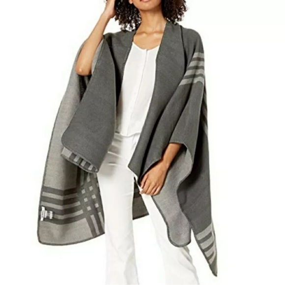 BB Dakota Gray Striped Plaid Blanket Cape Poncho Shawl Women's One Size - Picture 1 of 7